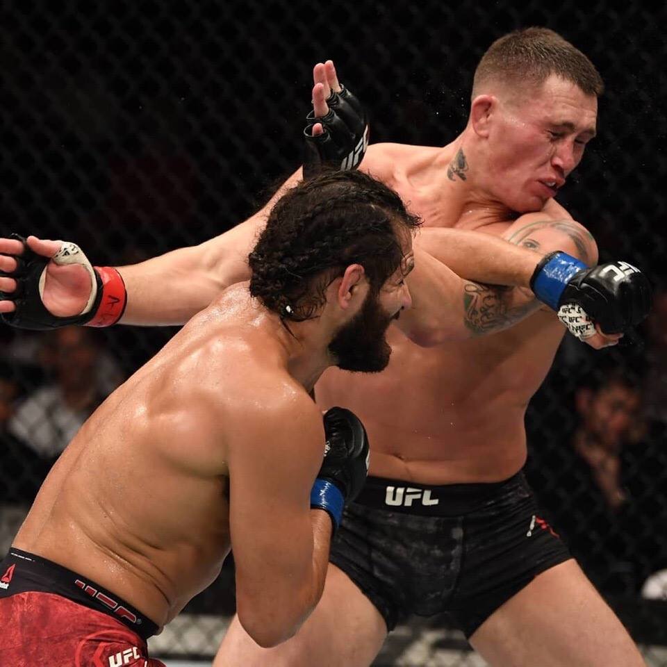 Gạ kèo, Leon Edwards bị Jorge Masvidal đấm rách mặt sau buổi họp báo UFC Gạ kèo, Leon Edwards bị Jorge Masvidal đấm rách mặt sau buổi họp báo UFC